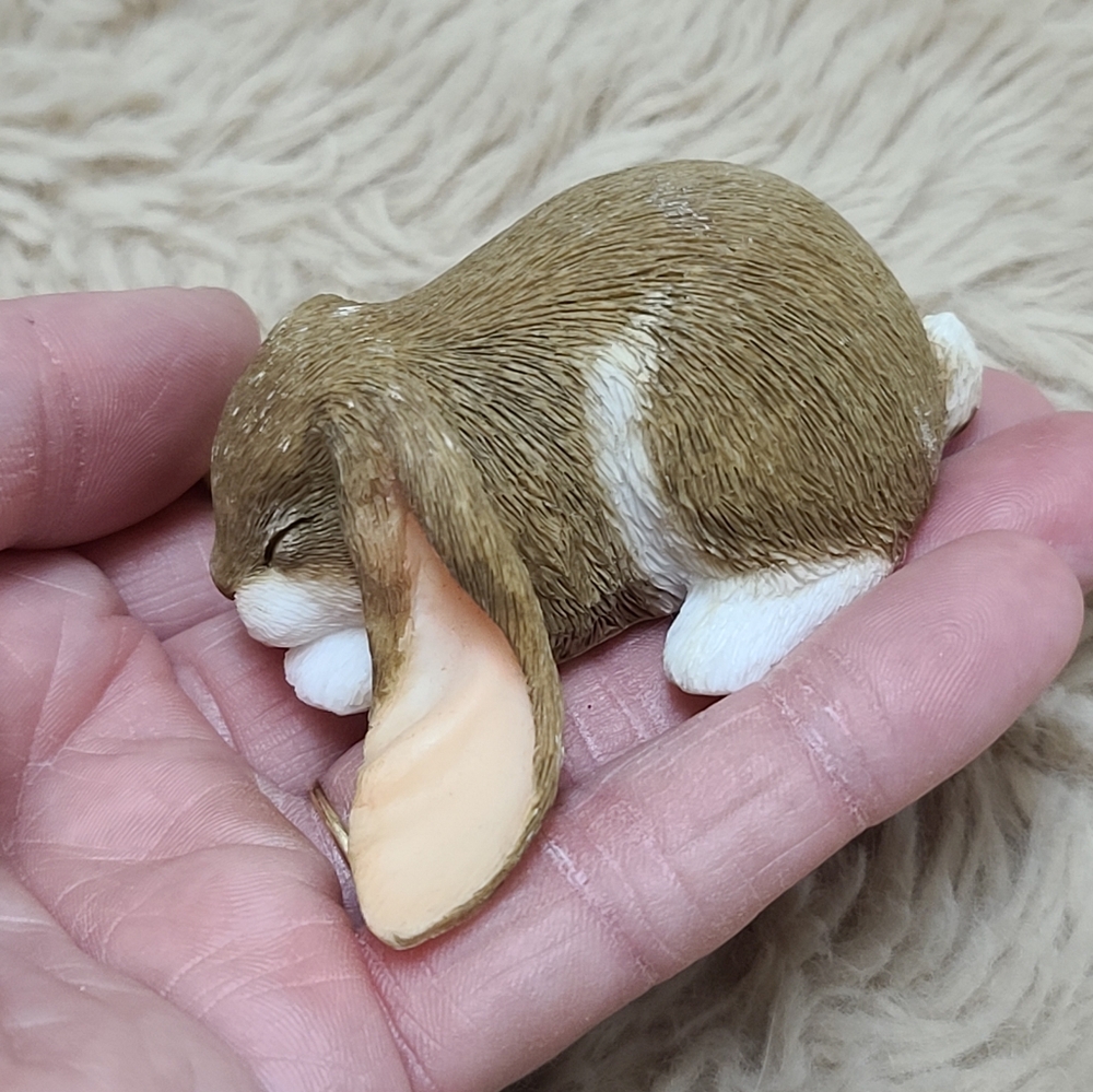 Sherratt & Simpson Brown and Cream Small Pet Bunny Figurine - Picture 2 of 10